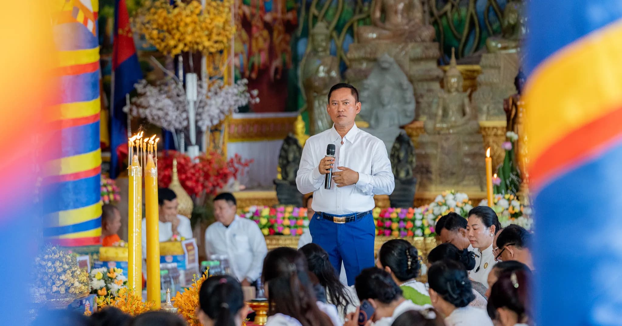 អភិបាលខេត្តតាកែវដឹកនាំមន្ត្រីរាជការប្រគេនទៀនព្រះវស្សា និងតេយ្យវត្ថដល់ព្រះសង្ឃចំនួន ១០៨វត្ត ទូទាំងខេត្ត