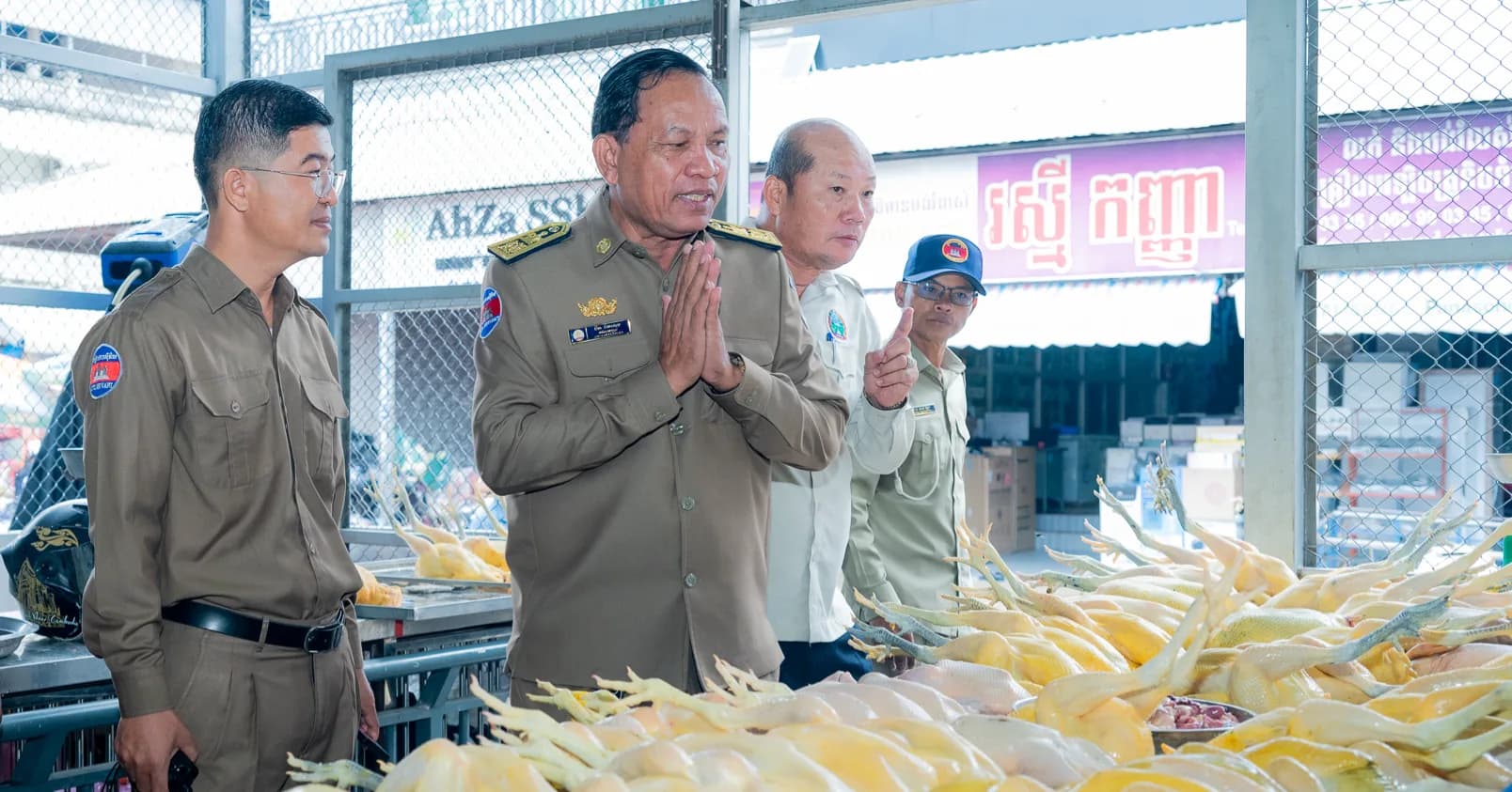 អាជ្ញាធរក្រុងដូនកែវ សហការរៀបចំ «ផ្សារបក្សី» ក្នុងផ្សារតាកែវ ដើម្បីលើកកម្ពស់អនាម័យ និងទប់ស្កាត់ការឆ្លងជំងឺផ្តាសាយបក្សី