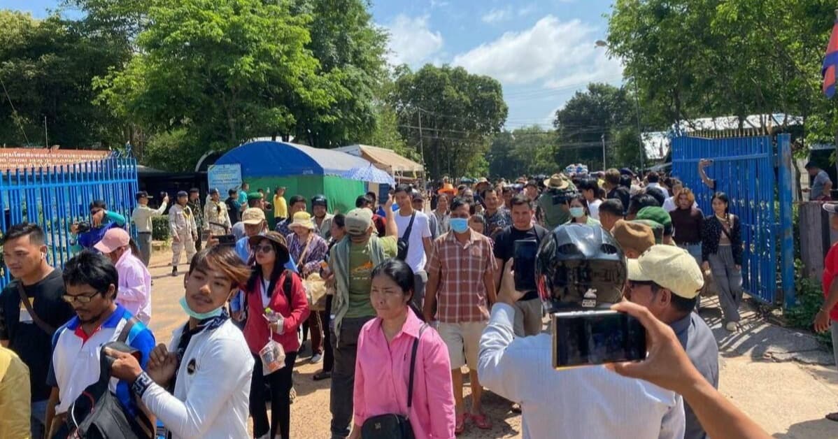 អាជ្ញាធរ សមត្ថកិច្ច សម្របសម្រួលឱ្យប្រជាពលរដ្ឋ និងពលករខ្មែរយើងចេញមកកម្ពុជាវិញបានតាមច្រកអន្តរជាតិអូរស្មាច់ តែមិនអនុញ្ញាតឱ្យប្រជាពលរដ្ឋចូលវិញបានទេ