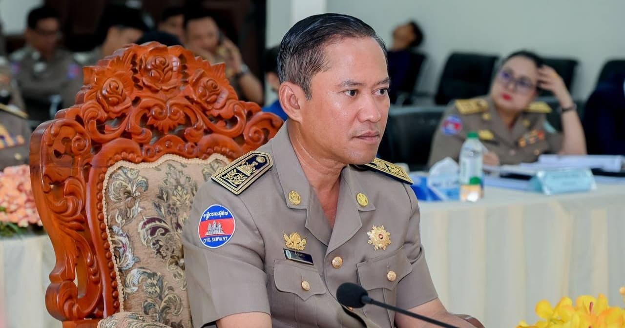 អភិបាលខេត្តតាកែវ ណែនាំមន្រ្តីច្រកទ្វាព្រំដែនពង្រឹងការត្រួតពិនិត្យទំនិញឱ្យបានម៉ត់ចត់ ដើម្បីធានាសុវត្ដិភាពដល់អ្នកប្រើប្រាស់