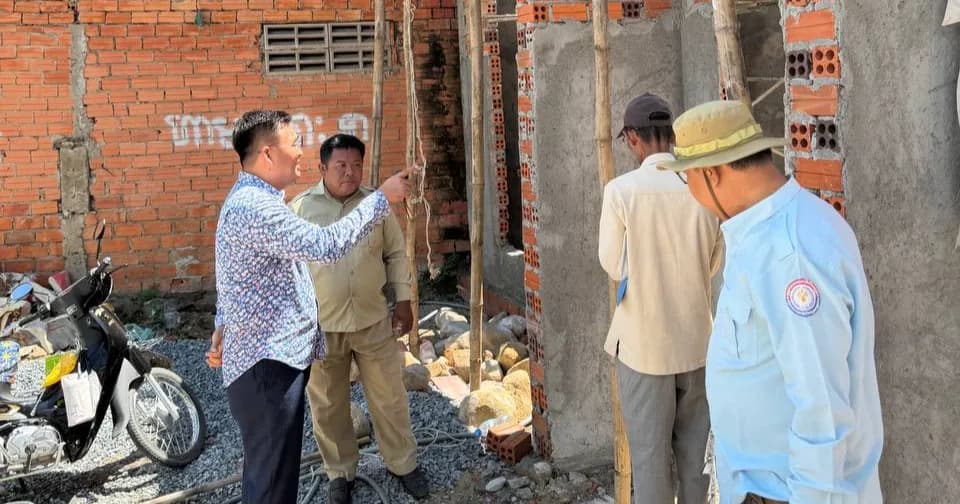 អាជ្ញាធរក្រុងដូនកែវ ចុះហាមឃាត់ នឹងដកហូតសម្ភារៈសំណង់ខុសច្បាប់៤ទីតាំង