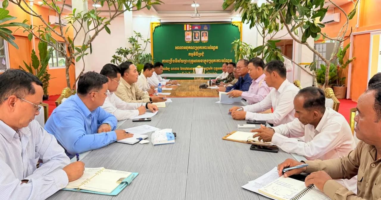 រដ្ឋបាលស្រុកកោះអណ្តែត ប្រជុំពិភាក្សាជាមួយកងវិស្វកម្មអង្គរក្ស សម្តេចតេជោ ដើម្បីត្រៀមរៀបចំពិធីស្រោចស្រពសុគន្ធវារី ប្រគេនព្រះអនុគណស្រុក ឱ្យប្រព្រឹត្តទៅដោយរលូន