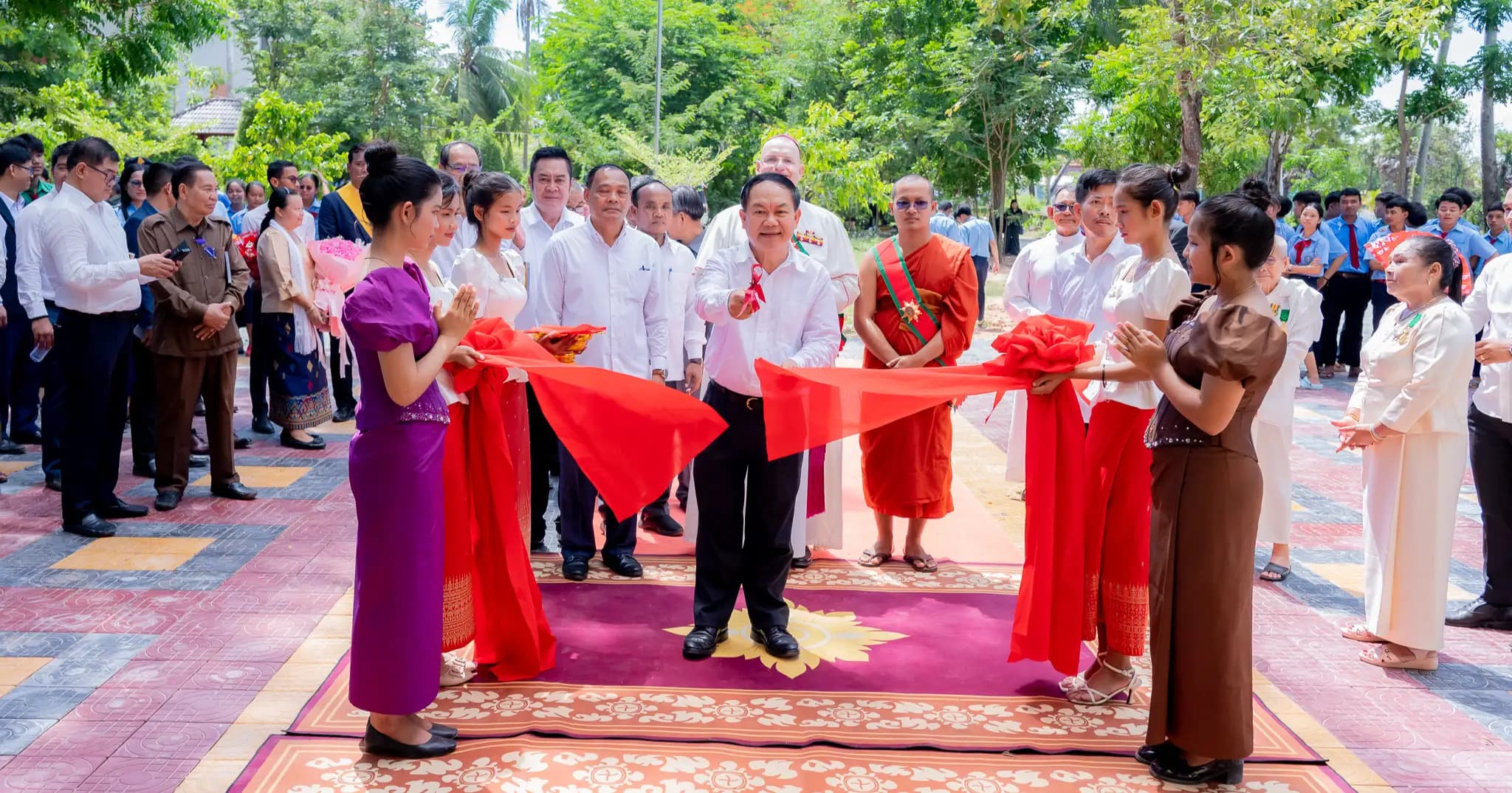 មន្រ្តីជាន់ខ្ពស់ក្រសួងប្រៃសណីយ៍ ៖សុខសន្តិភាពជាបុព្វហេតុដែលមិនអាចខ្វះបាន ក្នុងការធ្វើអោយវិស័យព្រះពុទ្ធចក្រ និង អាណាចក្រ មានការរីកចម្រើន