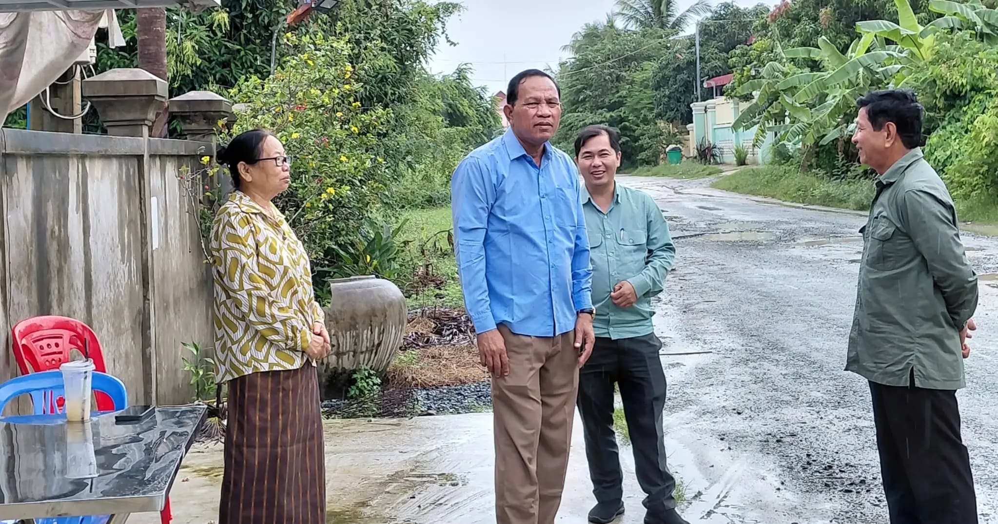 អភិបាលក្រុងដូនកែវ ចុះពិនិត្យស្ថានភាពផ្លូវ ប្រឡាយ និងប្រព័ន្ធលូ ដើម្បីដោះស្រាយបញ្ហាកកស្ទះ និងរំដោះទឹកក្នុងរដូវវស្សាឱ្យមានប្រសិទ្ធភាព