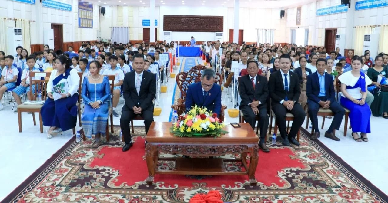លោក ឈូ ប៊ុនរឿង អញ្ជើញជាអធិបតីភាពក្នុងពិធីប្រគល់វិញ្ញាបន់ប័ត្របញ្ចប់ការសិក្សាភាសាអង់គ្លេសប្រចាំឆ្នាំសិក្សា២០២៤.២០២៥ របស់សាលាអន្តរជាតិ USA សាខាខេត្តបន្ទាយមានជ័យ