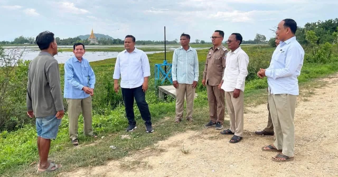 លោក គិន ភក្តី អភិបាលស្រុកព្រៃកប្បាសចុះពិនិត្យទ្វារទឹកទំនប់សែនព្រះរាម និងគាំទ្រការចិញ្ចឹមកណ្ដុរឫស្សី-កណ្ដុរប្រែងលក្ខណៈគ្រួសារនៅឃុំព្រៃផ្ដៅ