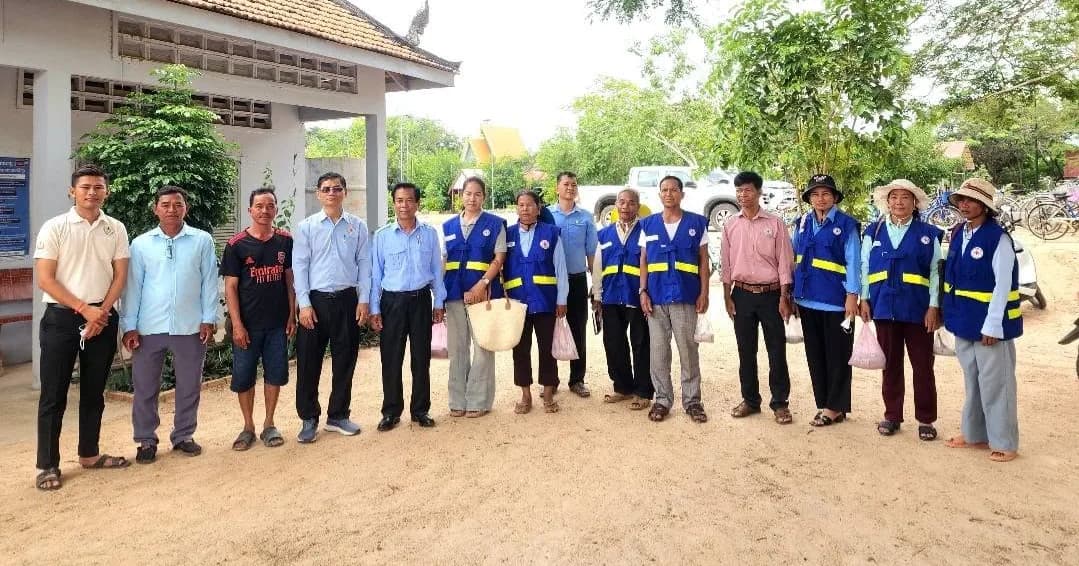 សាខាកាកបាទក្រហមកម្ពុជា ខេត្តតាកែវ ចុះធ្វើយុទ្ធនាការអប់រំសុខភាព វិធានការការពារជំងឺគ្រុនឈាម និងដាក់ថ្នាំអាបែតជូនប្រជាពលរដ្ឋ ក្នុងស្រុកកោះអណ្តែត