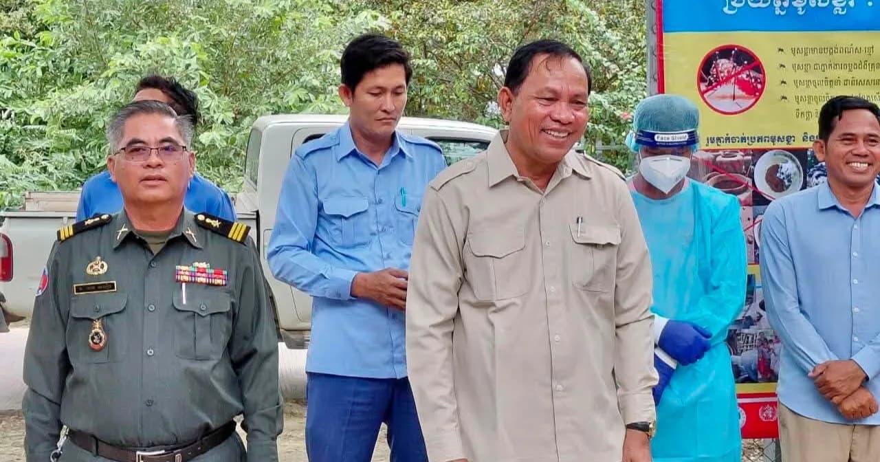 អាជ្ញាធរក្រុងដូនកែវ ចុះបាញ់ថ្នាំកម្ចាត់មូសខ្លា និងចែកថ្នាំអាបែត ជូនប្រជាពលរដ្ឋក្នុងសង្កាត់រកាក្នុង ដើម្បីទប់ស្កាត់ជំងឺគ្រុនឈាម