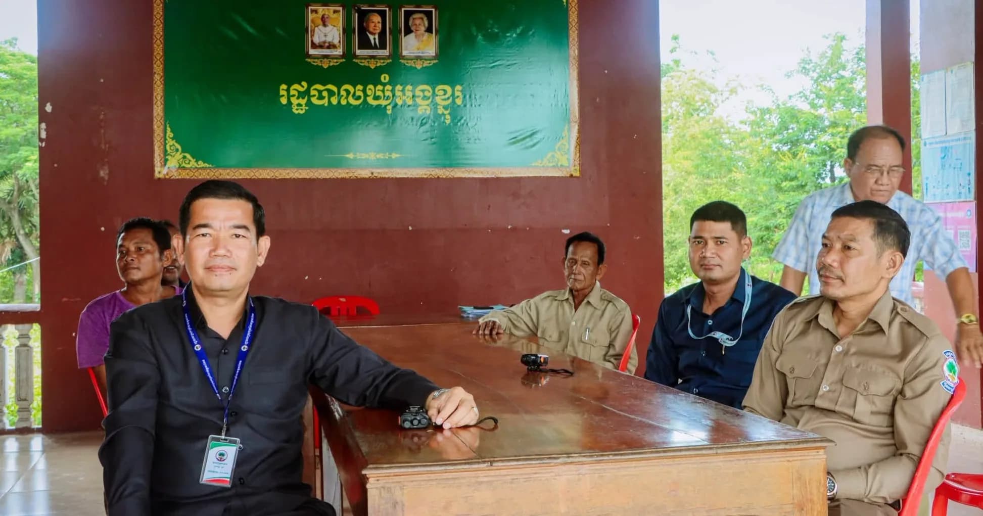 អភិបាលស្រុកទ្រាំង អញ្ជើញចុះពិនិត្យ និងជំរុញការផ្តល់សេវាតាមយន្តការច្រកចេញចូលតែមួយនៅឃុំចំនួន៤ ដើម្បីបម្រើប្រជាពលរដ្ឋឱ្យកាន់តែឆាប់រហ័ស និងមានប្រសិទ្ធភាព