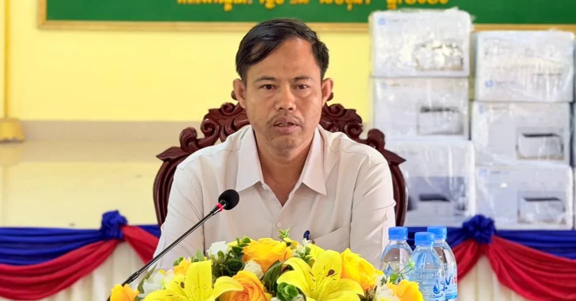 អភិបាលស្រុកកោះអណ្តែត ប្រគល់ជូនកុំព្យូទ័រចំនួន ១២ គ្រឿង និងម៉ាស៊ីនព្រីនធ័រ (Printer) ចំនួន ១២ គ្រឿង ដល់បណ្តាការិយាល័យជំនាញជុំវិញស្រុក