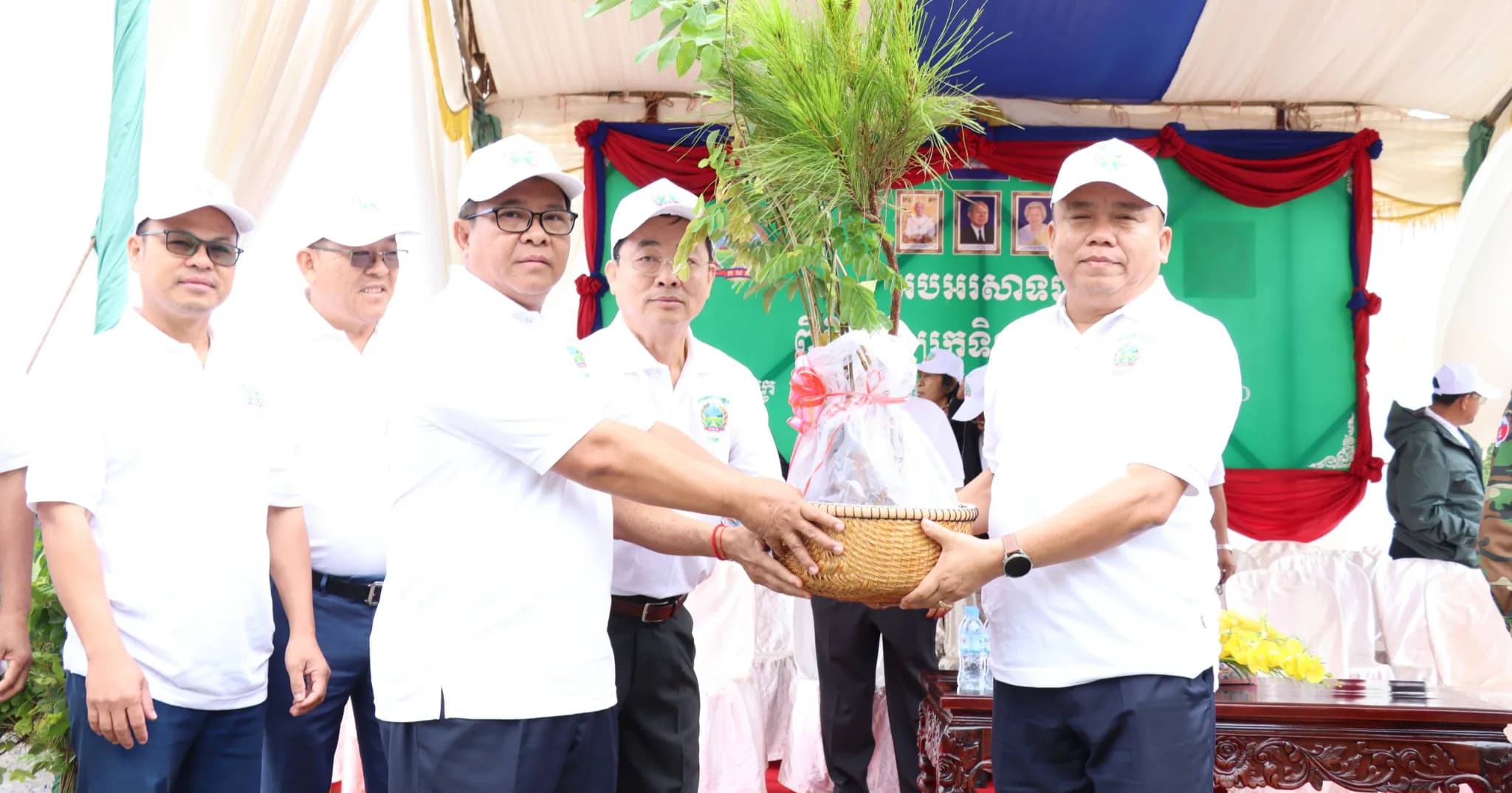 អាជ្ញាធរខេត្តមណ្ឌលគិរី ដាំកូនឈើចំនួន ១ម៉ឺនដើម តាមដងផ្លូវជាតិ នាឱកាសបុណ្យ រុក្ខទិវា ៩ កក្កដា ដើម្បីឱ្យ​មានភាពស្រស់បំព្រង និងមានសោភណ្ឌ័ភាពបរិស្ថាន