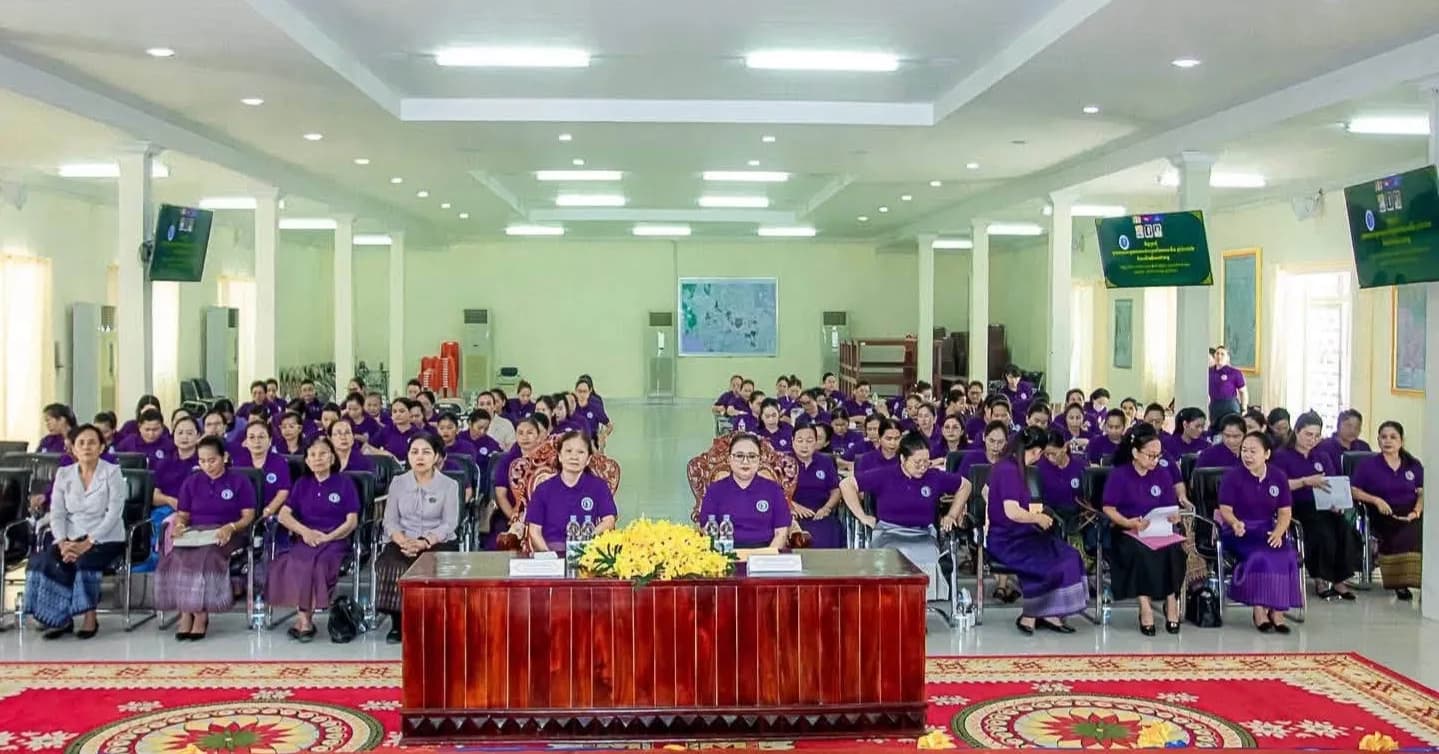 អភិបាលរងខេត្តតាកែវ ណែនាំឱ្យមន្ត្រីនារីខេត្ត បន្តលើកកម្ពស់គុណតម្លៃស្ត្រីខ្មែរ និងរួមចំណែកកសាងសេដ្ឋកិច្ចមូលដ្ឋាន