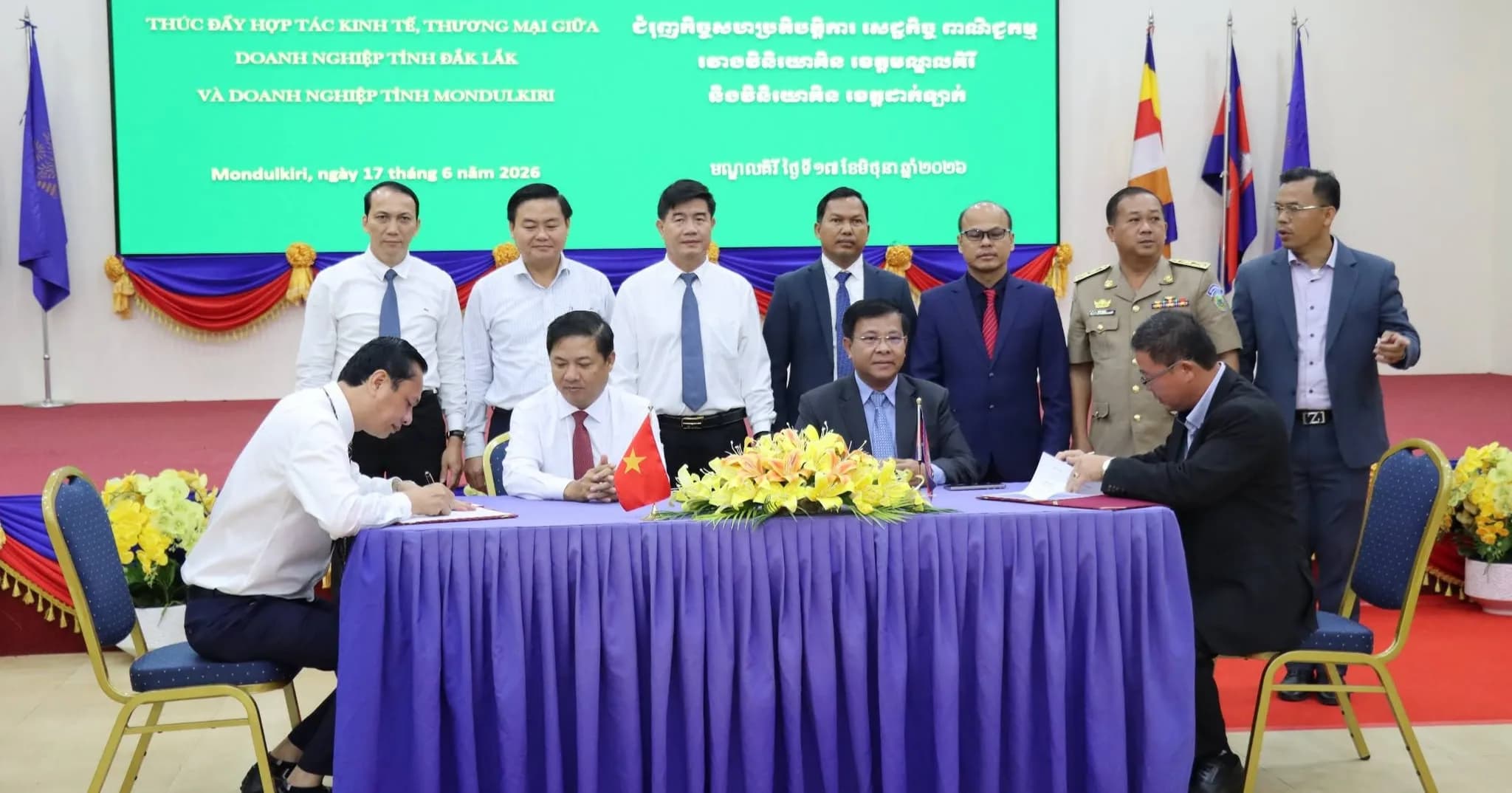 ខេត្តមណ្ឌលគិរី និងខេត្តដាក់ឡាក់ រួមគ្នាជំរុញប្រតិបត្តិការសេដ្ឋកិច្ច និងពាណិជ្ជកម្ម ដើម្បីបង្កើនឱកាសវិនិយោគទ្វេភាគី ឱ្យកាន់តែប្រសើរ