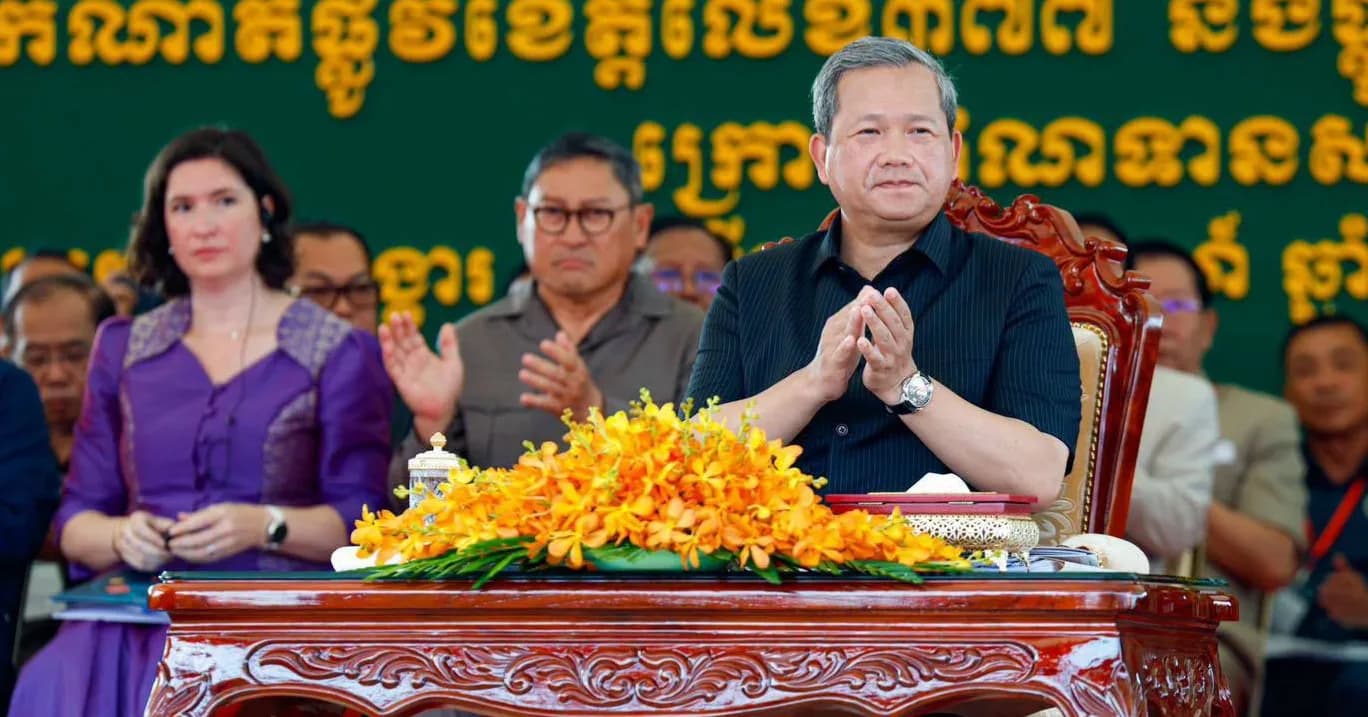 សម្តេចធិបតី ហ៊ុន ម៉ាណែត អញ្ជើញសម្ពោធឱ្យប្រើប្រាស់ជាផ្លូវការ នូវសមិទ្ធផលផ្លូវចំនួន៣ខ្សែនៅខេត្តក្រចេះ ដែលសមិទ្ធផលនេះ ជំរុញសេដ្ឋកិច្ចតំបន់ ដើម្បីបង្កើនជីវភាពប្រជាពលរដ្ឋ