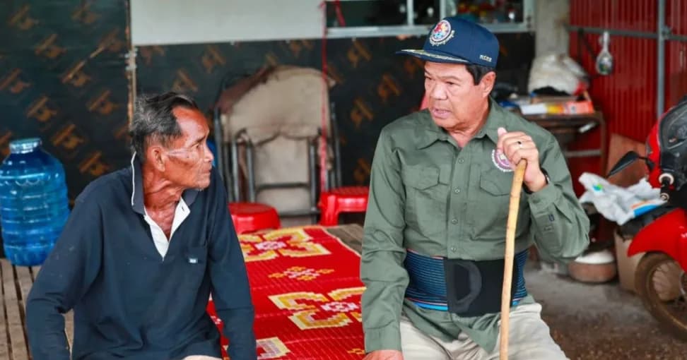 ឯកឧត្តមកិត្តិសង្គហបណ្ឌិត គន់ គីម កោតសរសើរប្រជាពលរដ្ឋភៀសសឹកនៅខេត្តបន្ទាយមានជ័យ ដែលចេះកែច្នៃដីជុំវិញផ្ទះបង្កើនជីវភាព