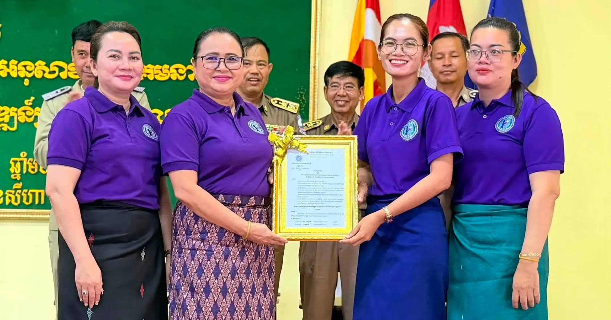 លោកស្រី ឡុង បូណារេត អញ្ជើញជាអធិបតីក្នុងពិធីប្រកាសទទួលស្គាល់ការកែសម្រួល និងបំពេញបន្ថែមសមាសភាពអនុសាខាសមាគមនារីកម្ពុជាដើម្បីសន្តិភាព និងអភិវឌ្ឍន៍ស្រុកកោះអណ្ដែត