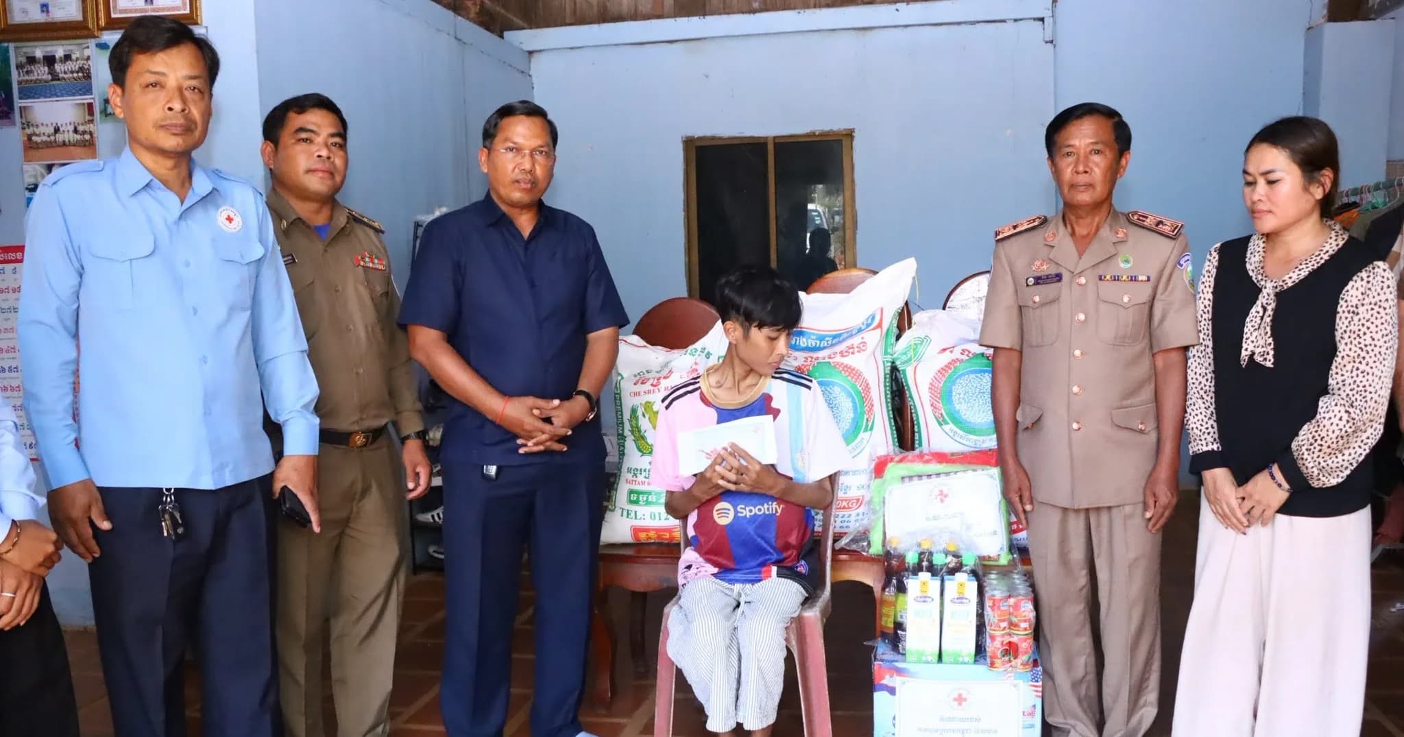 អតីតសិស្សនិទ្ទេស A ម្នាក់ នៃវិទ្យាល័យហ៊ុនសែនមណ្ឌលគិរី ដែលមានជំងឺ ទទួលបានអំណោយពីរដ្ឋបាលខេត្តមណ្ឌលគិរី និងអ្នកឧកញ៉ា អ៉ឹង ស៊ីតាតវីរៈ