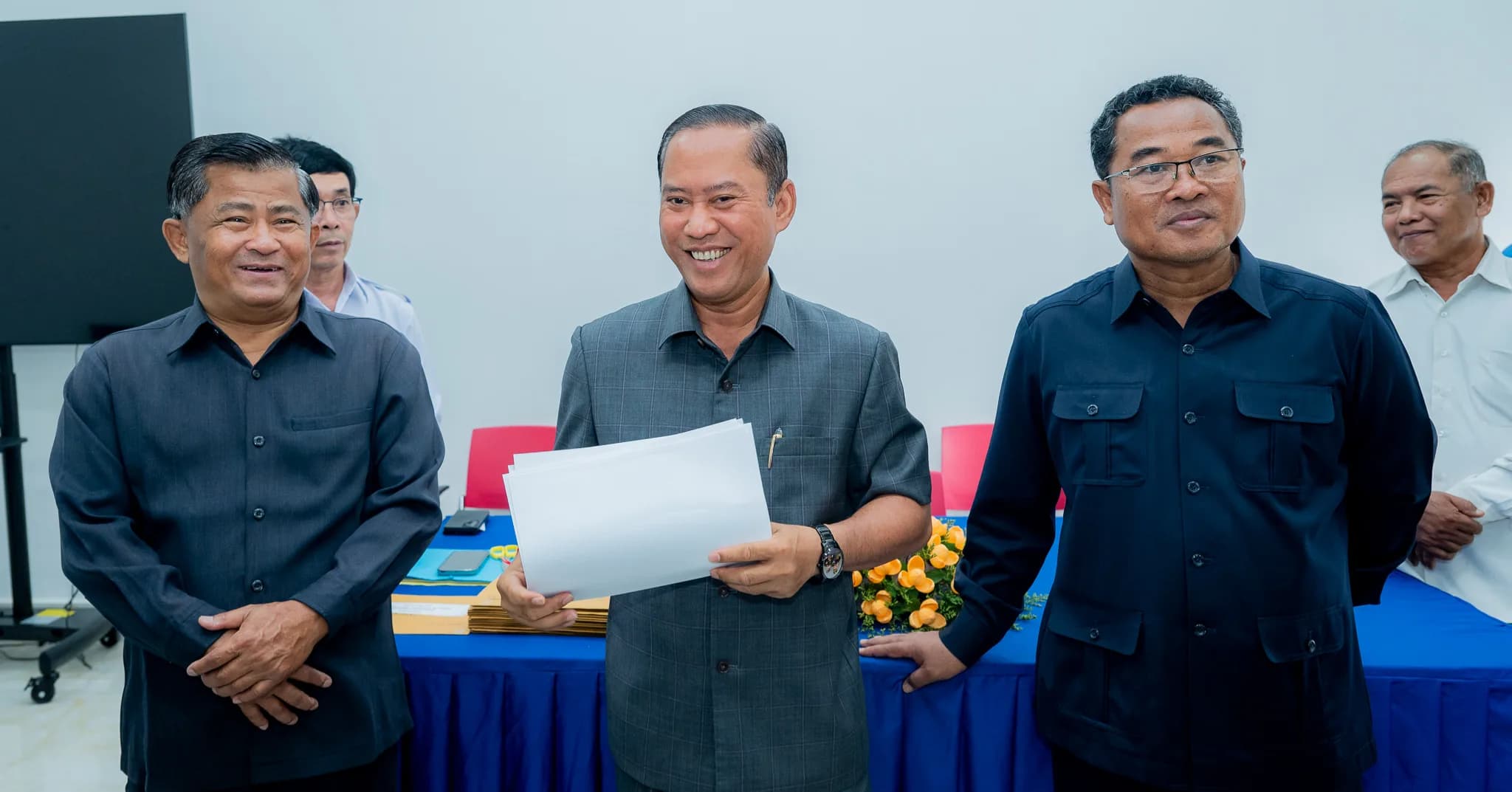 ឯកឧត្តម វ៉ី សំណាង អភិបាលខេត្តតាកែវ អញ្ជើញកាត់ស្រោមវិញ្ញាសា និងប្រកាសលទ្ធផលការប្រឡងបាក់ឌុប សម័យប្រឡង ១០ សីហា ២០២៦
