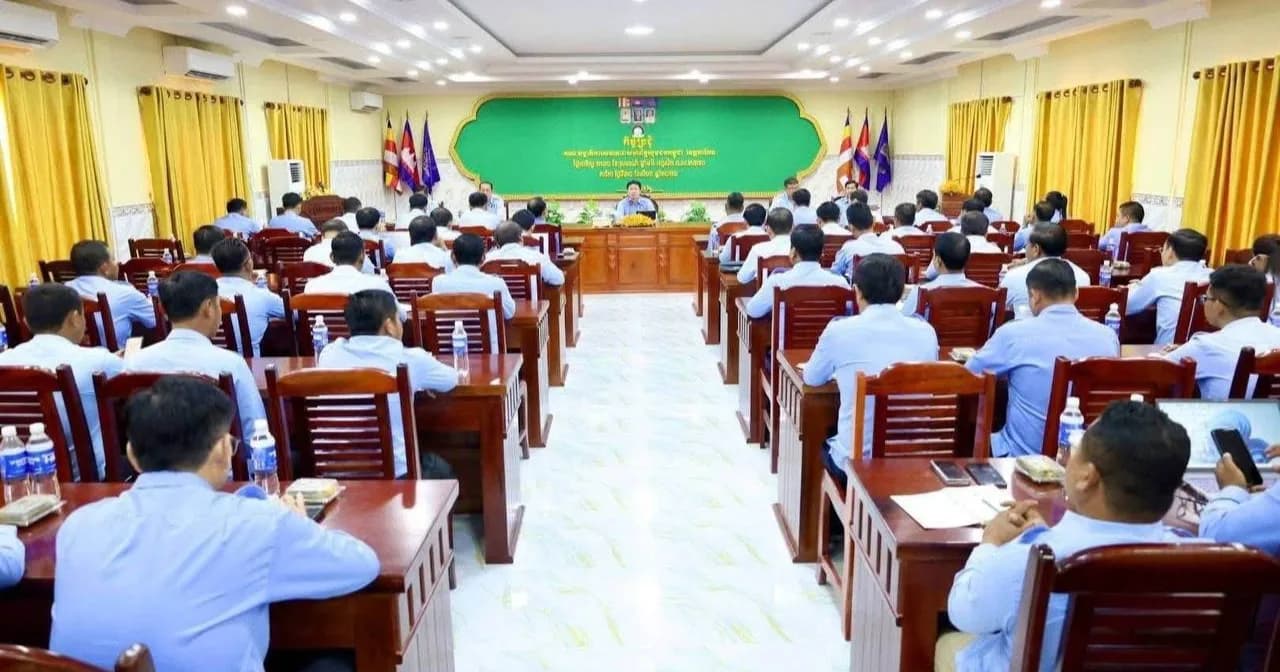 ឯកឧត្ដម សុខ ពុទ្ធិវុធ អញ្ជើញដឹកនាំកិច្ចប្រជុំបូក សរុបការងារប្រចាំឆមាសទី១ និងជំរុញការអនុវត្ត ផែនទីបង្ហាញផ្លូវ ស.ស.យ.ក. ២.០ ឆ្ពោះទៅឆ្នាំ២០២៨ នៅខេត្តតាកែវ