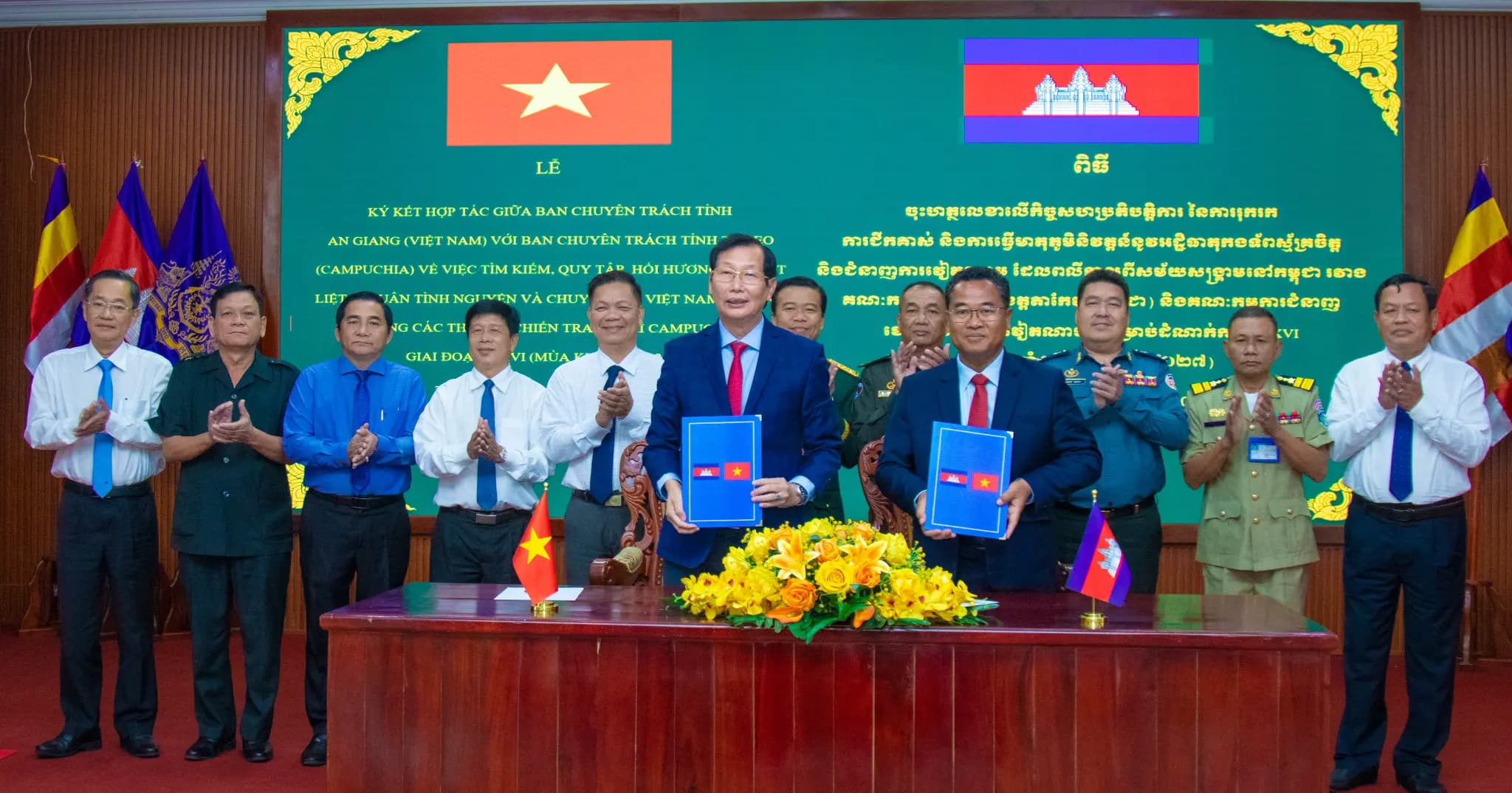 អាជ្ញាធរខេត្តតាកែវ និងខេត្តអានយ៉ាង ប្ដេជ្ញារក្សាសាមគ្គីភាព និងជំរុញកិច្ចសហប្រតិបត្តិការពាណិជ្ជ កម្មតាមព្រំដែនឱ្យកាន់តែរឹងមាំ