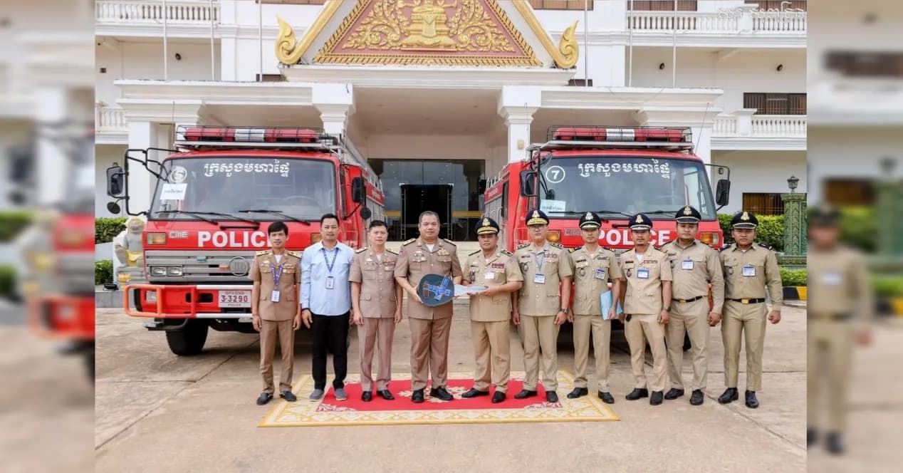 រដ្ឋបាលខេត្តស្ទឹងត្រែង ផ្តល់រថយន្តពន្លត់អគ្គិភ័យ ចំនួន២គ្រឿងដល់ស្នងការដ្ឋាននគរបាលខេត្ត