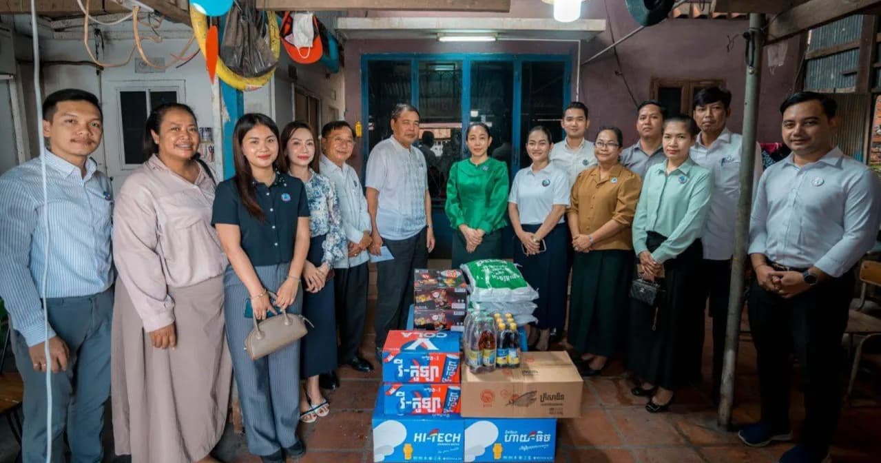 លោកជំទាវ ទុយ សិរីរតនៈ នេត្រភក្ត្រា ប្រធានកិត្តិយស សាខាសមាគមនារីកម្ពុជា ដើម្បីសន្តិភាព និងការអភិវឌ្ឍ ក្រសួងព័ត៌មាន តំណាងឯកឧត្តម នេត្រ ភក្ត្រា រដ្ឋមន្ត្រីក្រសួងព័ត៌មាន និងជាប្រធានគណៈកម្មាធិការសមាគមអតីតយុទ្ធជន និងនិវត្តជនកម្ពុជាវិស័យព័ត៌មាន (អ.ន.ក វិស័យព័ត៌មាន)