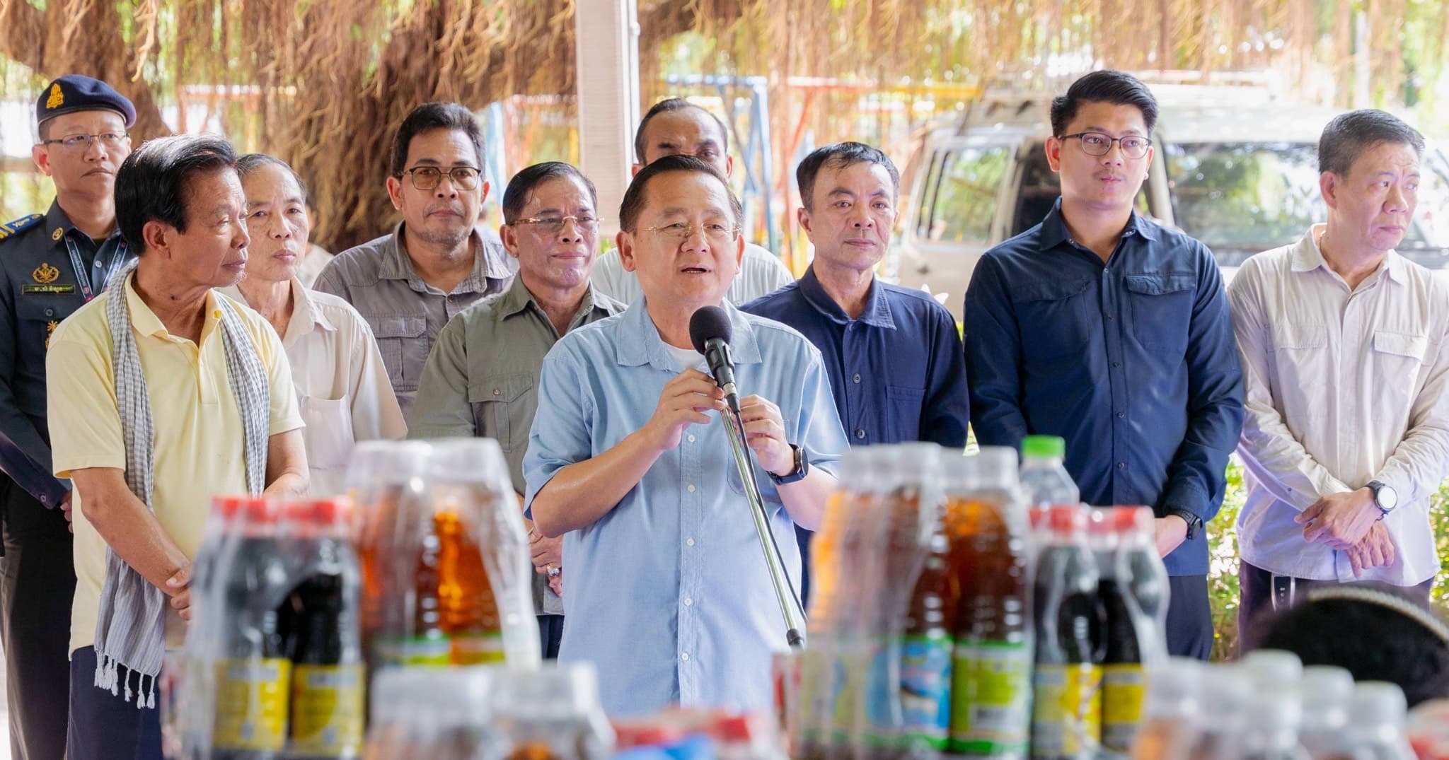 ពលលរដ្ឋមានជីវភាពខ្វះខាតរងគ្រោះដោយជំនន់ទឹកភ្លៀងជិត ១,៤០០គ្រួសារបន្ថែមទៀតទួលបានអំណោយពីរដ្ឋបាលខេត្តបាត់ដំបង