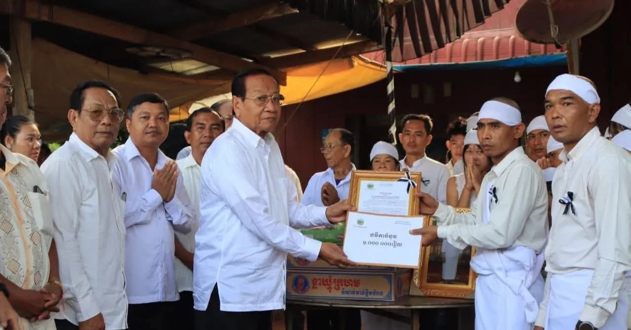ថ្នាក់ដឹកនាំខេត្តមណ្ឌលគិរី ចូលរួមរំលែកមរណទុក្ខ និងនាំយកបច្ច័យ ១លានរៀល ផ្តល់ជូនគ្រួសារសព លោកស្រី លឹម គឹមឡែម
